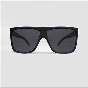 Quay Australia “Barnun” glasses